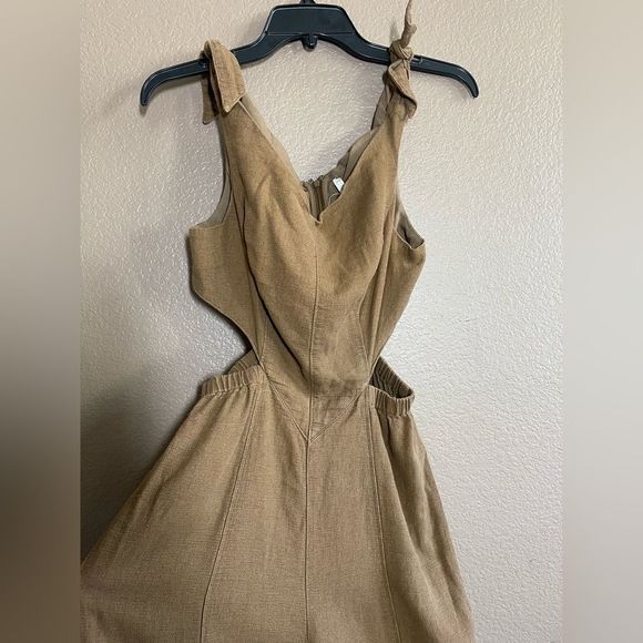 Urban Outfitters Brown Beverly Cutout Jumpsuit size M - Picture 3 of 7